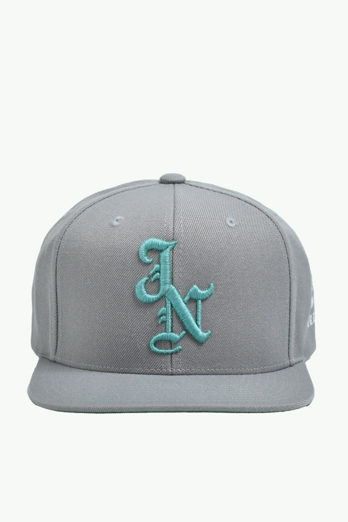 JN LOGO SNAPBACK / SIL